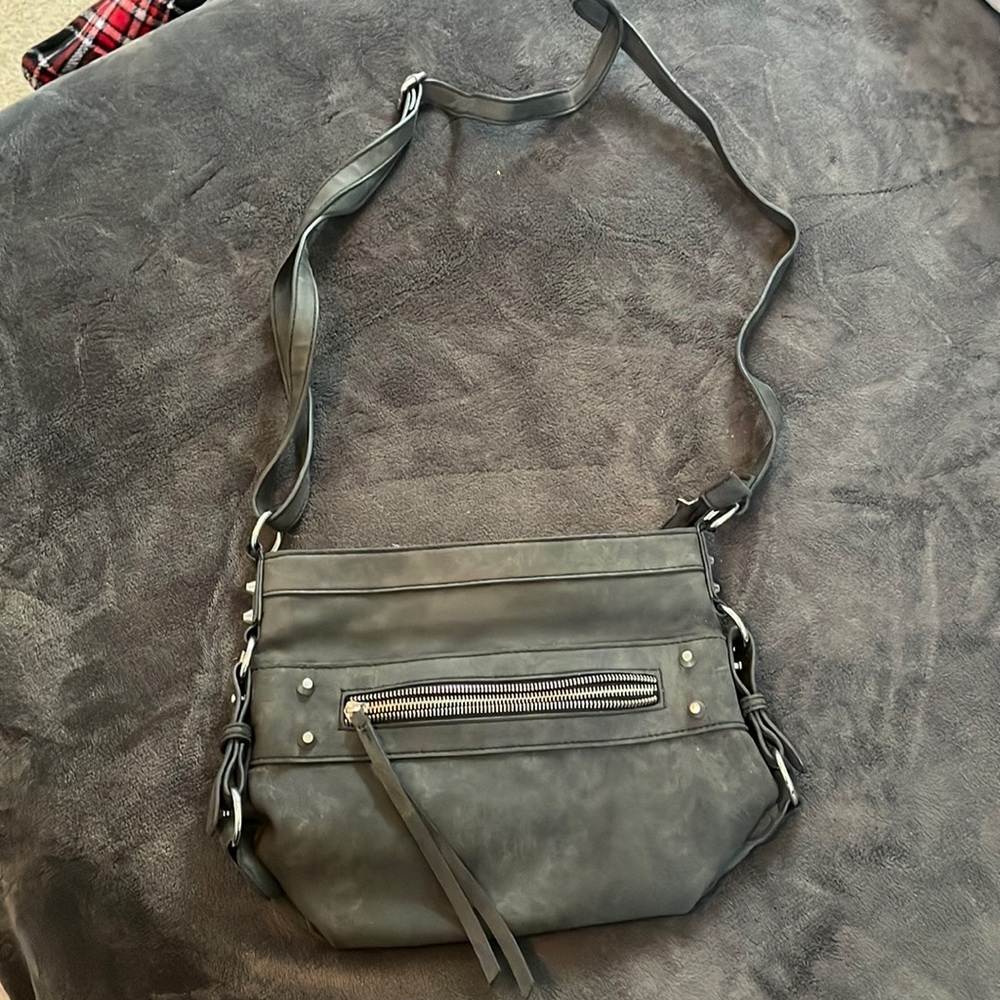 A.n.a gray bag!